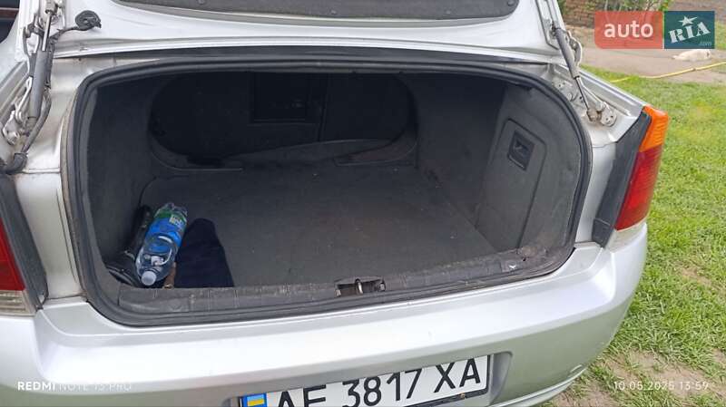Седан Opel Vectra 2002 в Новомосковську