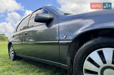 Седан Opel Vectra 1995 в Золочеве