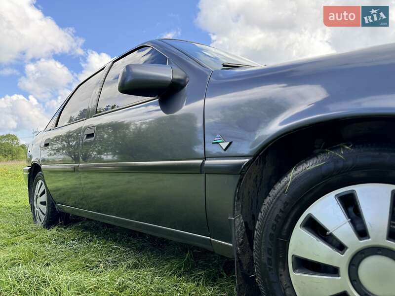Седан Opel Vectra 1995 в 