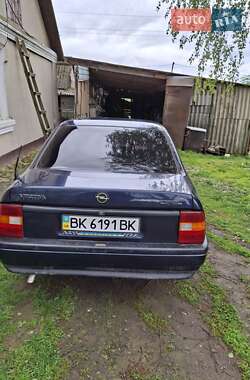 Седан Opel Vectra 1989 в 