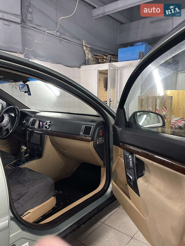 Седан Opel Vectra 2004 в Львове