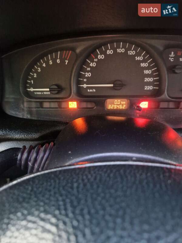 Седан Opel Vectra 1997 в Золочеве