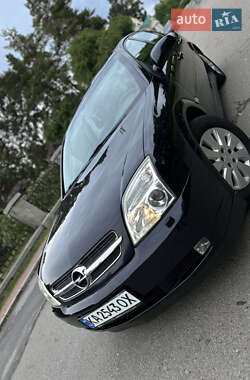 Седан Opel Vectra 2004 в 