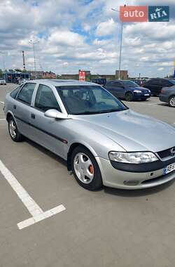 Лифтбек Opel Vectra 1998 в Виннице