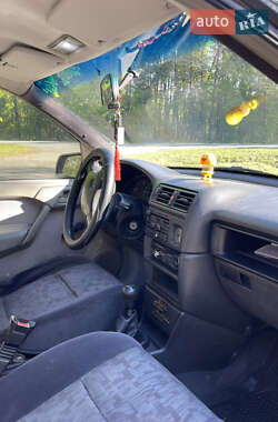 Седан Opel Vectra 1990 в Ковелі