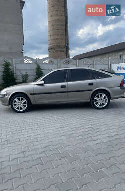 Ліфтбек Opel Vectra 1998 в 