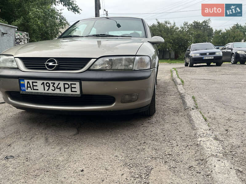 Седан Opel Vectra 1996 в 
