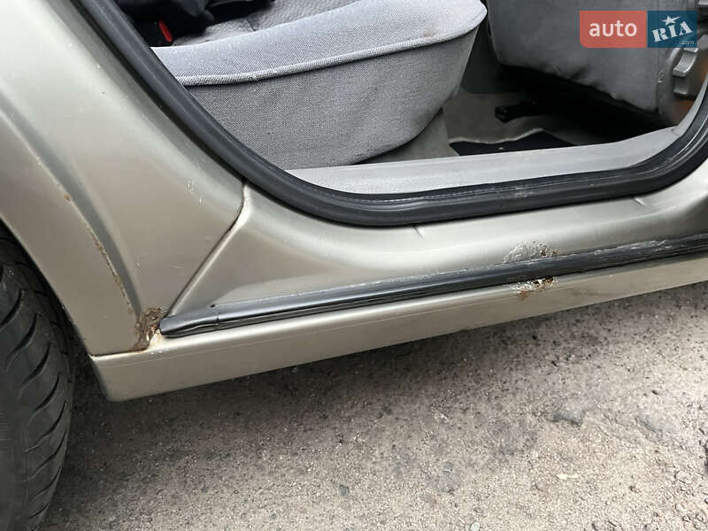 Седан Opel Vectra 1996 в Днепре