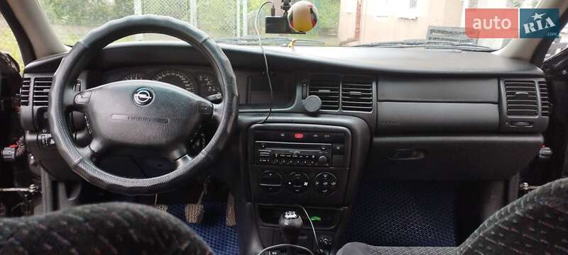 Ліфтбек Opel Vectra 2000 в Городку