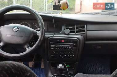 Лифтбек Opel Vectra 2000 в 