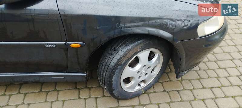 Ліфтбек Opel Vectra 2000 в Городку