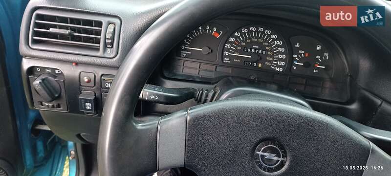 Седан Opel Vectra 1992 в Казатине