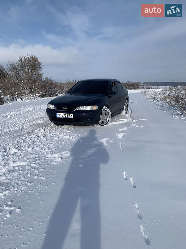 Седан Opel Vectra 2000 в Скалате