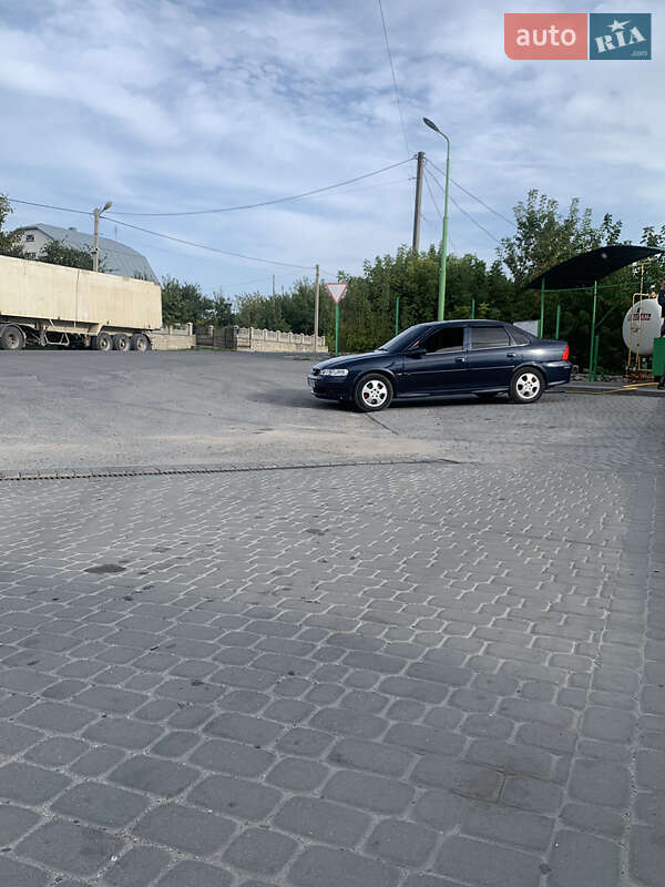 Седан Opel Vectra 2000 в Скалате