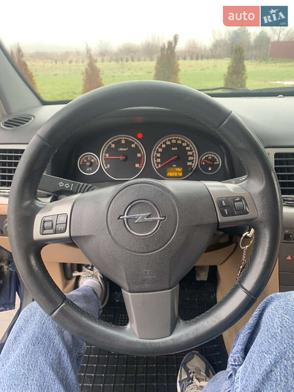 Универсал Opel Vectra 2005 в Мостиске