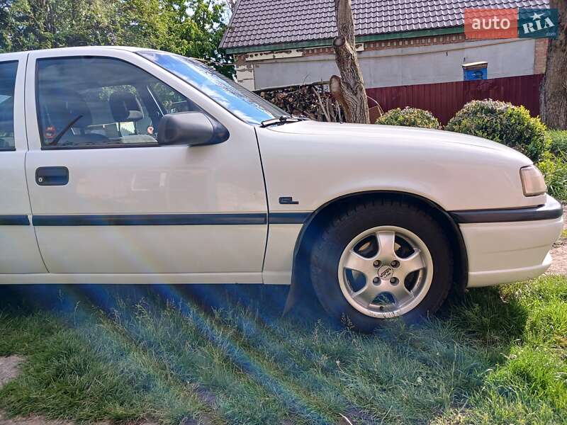 Ліфтбек Opel Vectra 1994 в Кременчуці фото 5 Ліфтбек Opel Vectra 1994 в Кременчуці