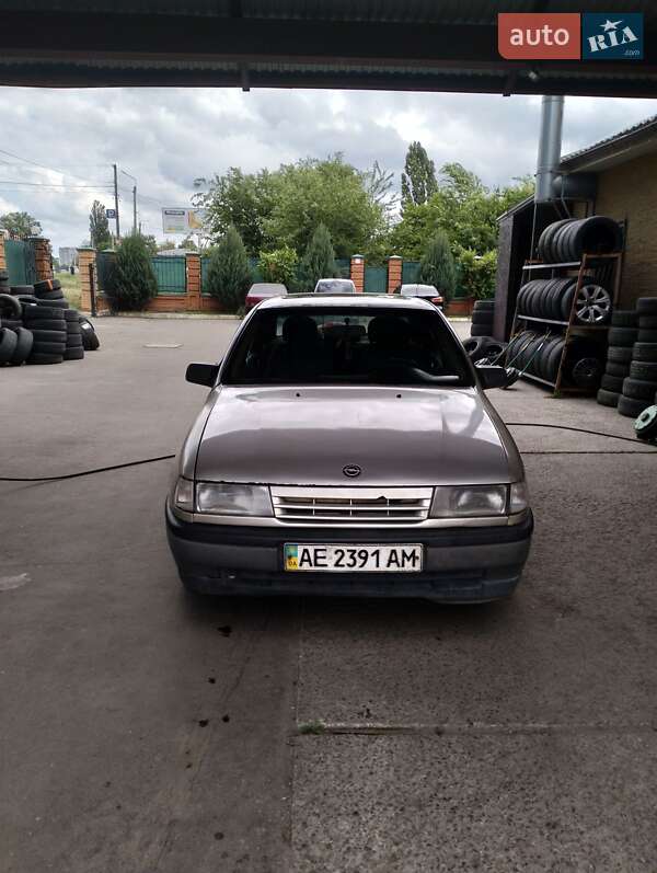Седан Opel Vectra 1992 в Днепре