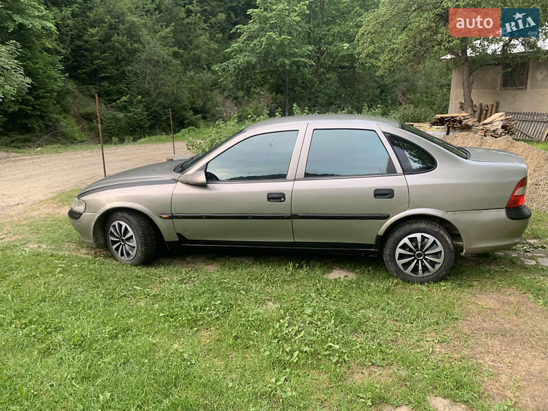 Седан Opel Vectra 1996 в Яворове