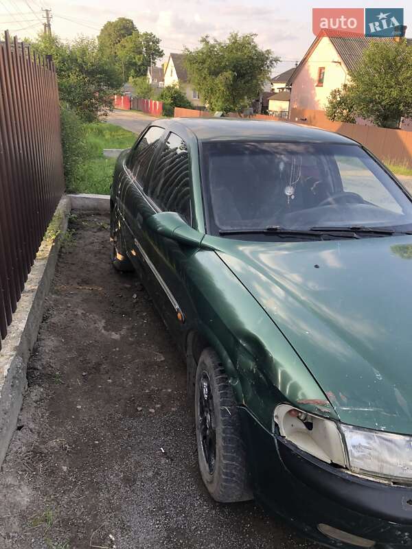 Седан Opel Vectra 1996 в Городке