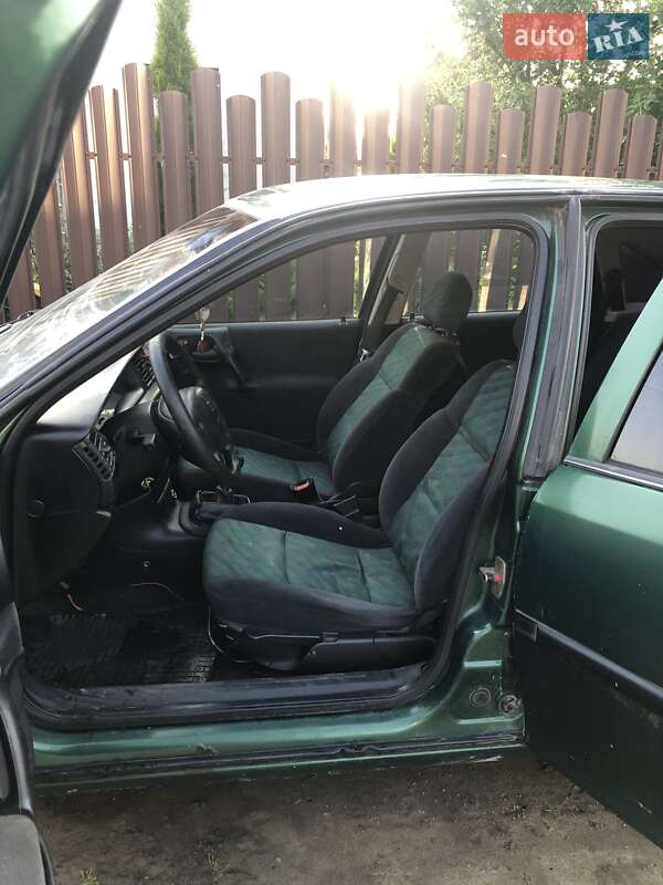 Седан Opel Vectra 1996 в Городке