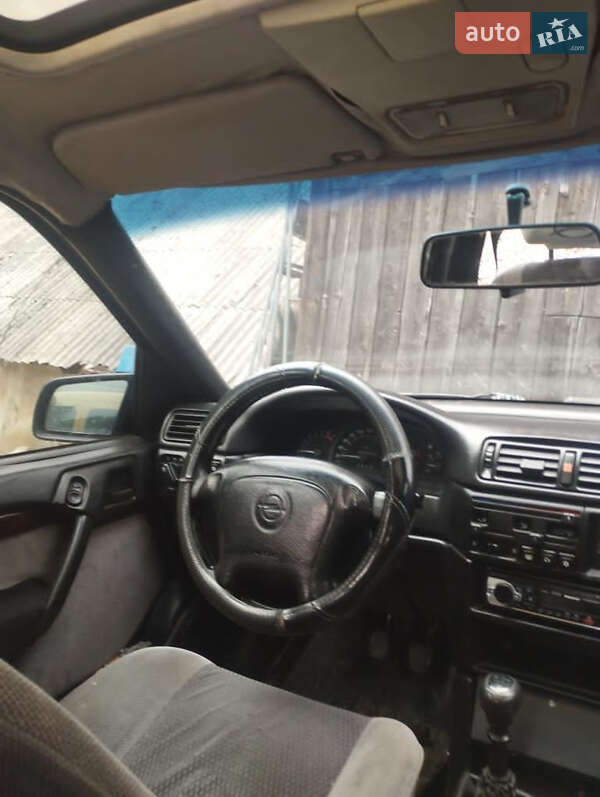Седан Opel Vectra 1995 в Чернівцях