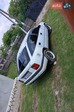 Лифтбек Opel Vectra 1992 в Городенке