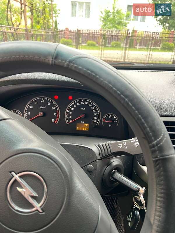 Седан Opel Vectra 2006 в Долине