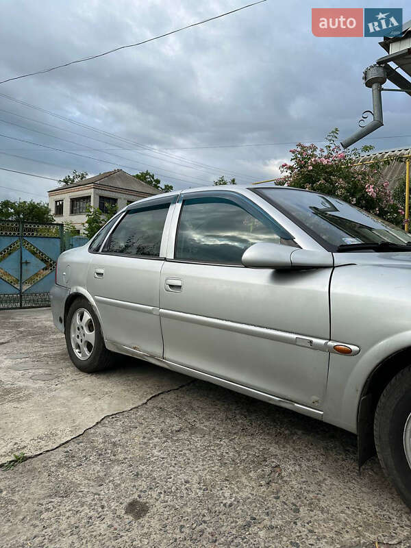 Седан Opel Vectra 1999 в Кременчуці