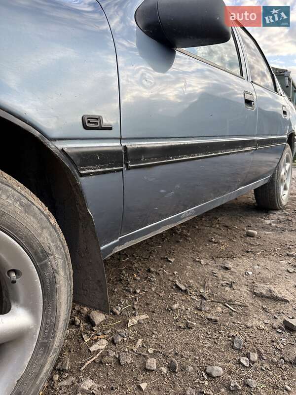 Седан Opel Vectra 1989 в Новодністровську