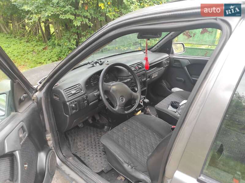 Седан Opel Vectra 1990 в Львове