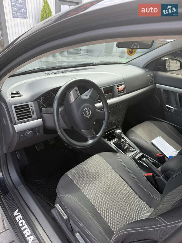 Седан Opel Vectra 2004 в Кам'янець-Подільському
