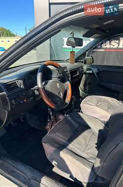 Седан Opel Vectra 1989 в 