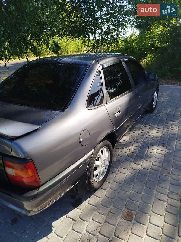Седан Opel Vectra 1992 в Стрые