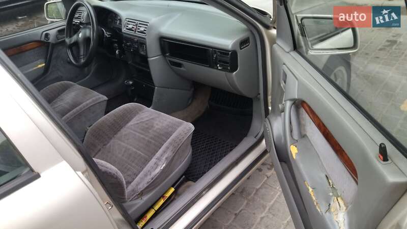 Лифтбек Opel Vectra 1993 в Львове