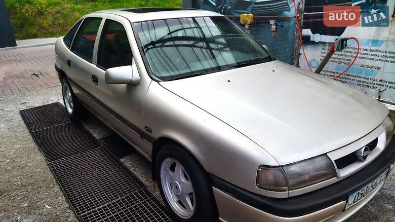 Лифтбек Opel Vectra 1993 в Львове