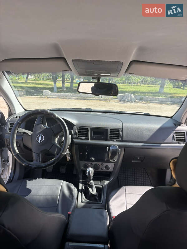 Седан Opel Vectra 2004 в Новом Буге
