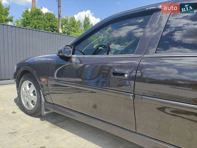 Седан Opel Vectra 2001 в Баре