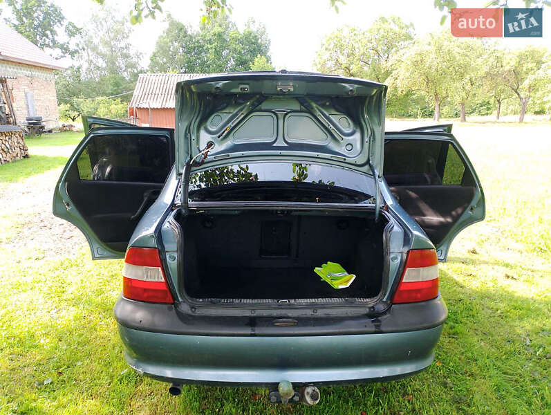 Седан Opel Vectra 1998 в Косове