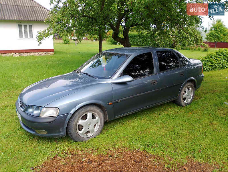 Седан Opel Vectra 1998 в Косове
