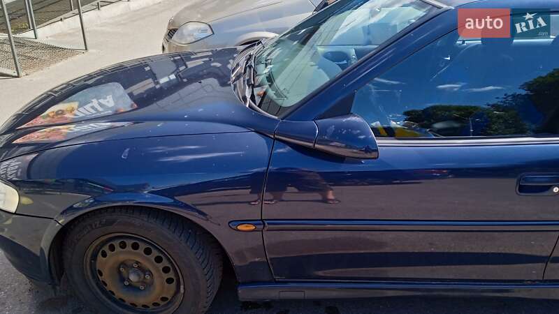 Седан Opel Vectra 2000 в Пирятині