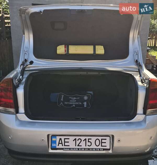 Седан Opel Vectra 2002 в Днепре