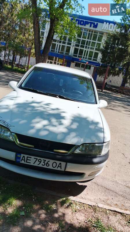 Седан Opel Vectra 1996 в Днепре
