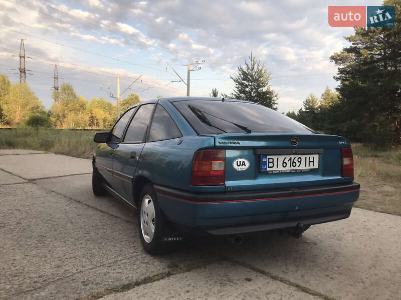 Лифтбек Opel Vectra 1992 в Горишних Плавнях