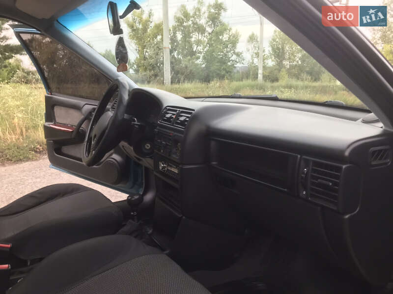Лифтбек Opel Vectra 1992 в Горишних Плавнях