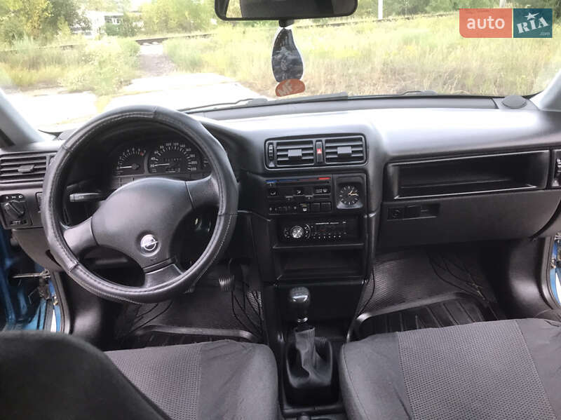 Лифтбек Opel Vectra 1992 в Горишних Плавнях