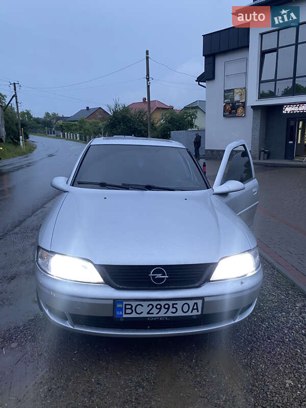 Седан Opel Vectra 1997 в Самборе
