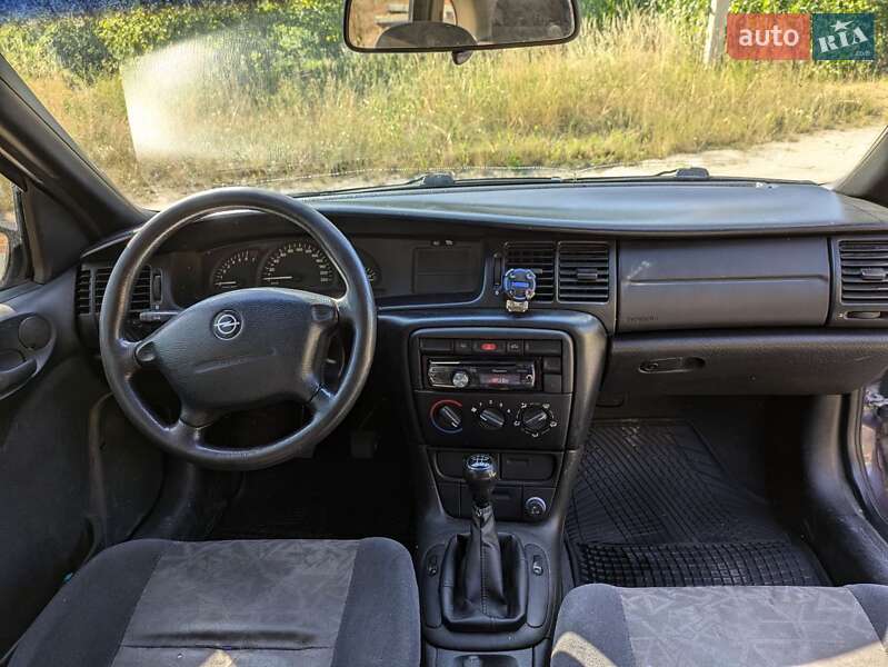 Седан Opel Vectra 1997 в Казатине
