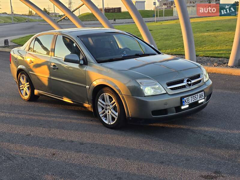 Седан Opel Vectra 2004 в Днепре