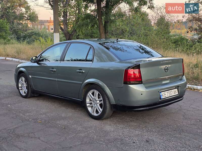 Седан Opel Vectra 2004 в Днепре