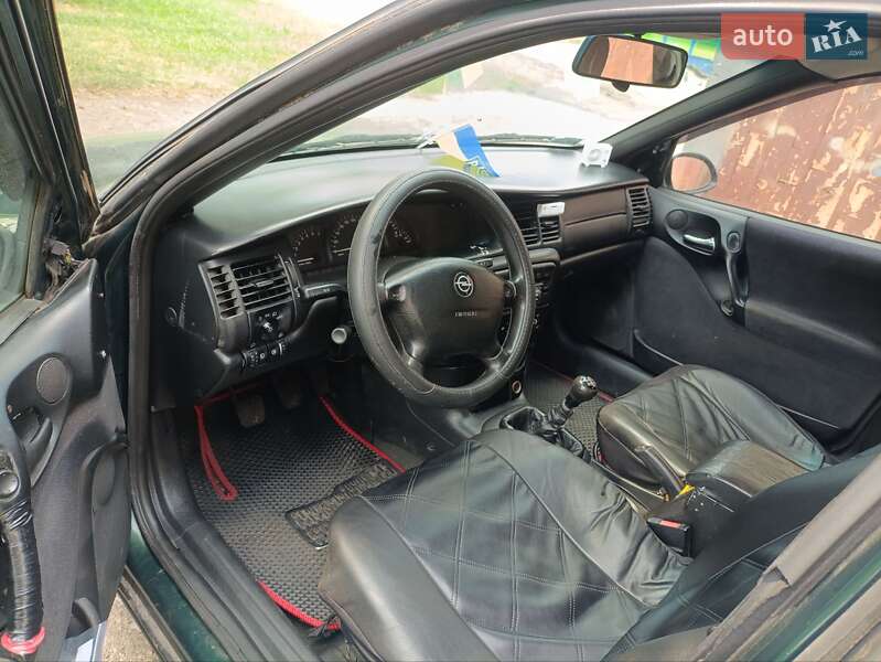 Лифтбек Opel Vectra 1998 в Киеве
